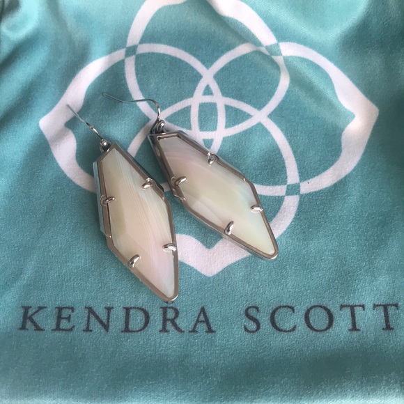 😍Kendra Scott Earrings 🥰 - Picture 4 of 6